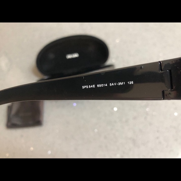 Prada Sunglasses excellent condition - Picture 4 of 4